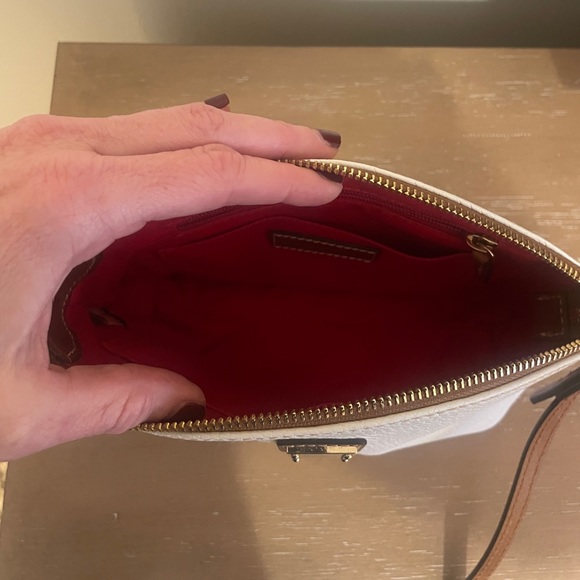 New. Never used. Dooney & Bourke Pebble Grain Suki Crossbody Shoulder Bag White - Picture 8 of 10